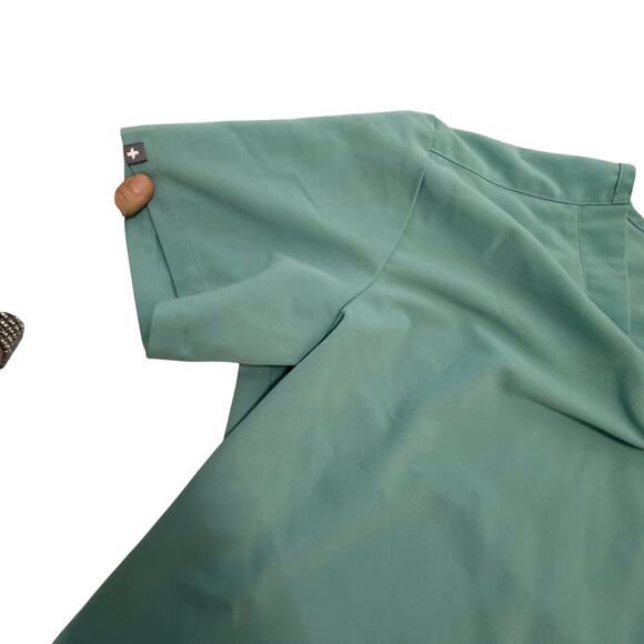 Figs scrub top Aquamarine Kaya style nurse medical work wear sz M PO# 1403 - Picture 5 of 11